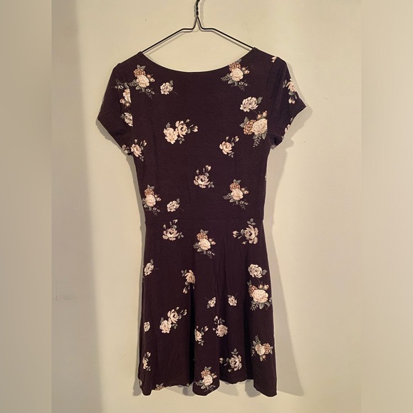 Size XS mini dress from Garage. Great condition, very comfortable! - Picture 2 of 2